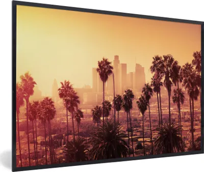 Produktbild von MuchoWow® Gerahmtes Poster Palme - Skyline - Sonnenuntergang - Architektur 30x20 cm - Poster mit Schwarzem Bilderrahmen Wandposter Rahmen Foto Bilder - Kunstdruck - Bild-Poster