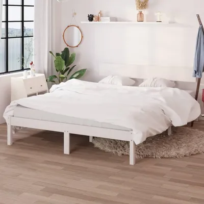 Image de Lit "Potzehne" en pin massif blanc. Dimensions (L/L/H) 196x145x70 cm