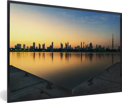 Produktbild von MuchoWow® MuchoWow® Gerahmtes Poster Die beeindruckende Silhouette von Dubais Wolkenkratzern bei Sonnenaufgang 60x40 cm - Poster mit zchwarzem Bilderrahmen - Printing - Wanddeko Schlafzimmer