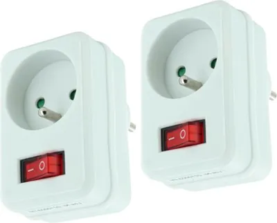 Image de 2 adaptateurs secteur avec 1 prise 230 V et interrupteur