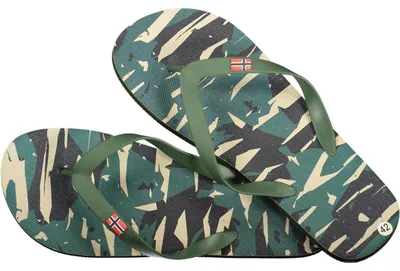 Image de Chaussures vertes pour homme : des tongs élégantes aux détails contrastés