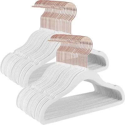 Produktbild von Famanu Kleiderbügel Set 50 flauschige Kinderkleiderbügel mit roségoldenen Haken – Weiß