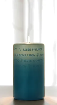 Produktbild von Bulla Design Wortlicht Kerze, Wünsche zum Geburtstag, Farbe: ocean