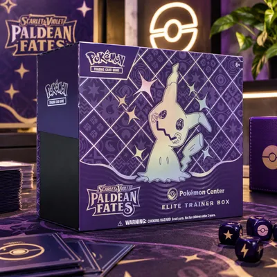 Obrázek produktu pro Pokemon Center Elite Trainer Box Paldean Fates, anglická verze, Obrázek vytvořený pomocí AI