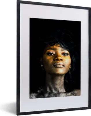 Produktbild von MuchoWow® MuchoWow® Gerahmtes Poster Frau - Ohrringe - Lehm 30x40 cm - Poster mit zchwarzem Bilderrahmen - Wandposter Schlafzimmer