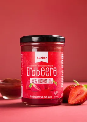 Produktbild von Xucker Fruchtaufstrich Erdbeere (75 % Frucht), zuckerarmer Fruchtaufstrich mit Xylit, 220 g