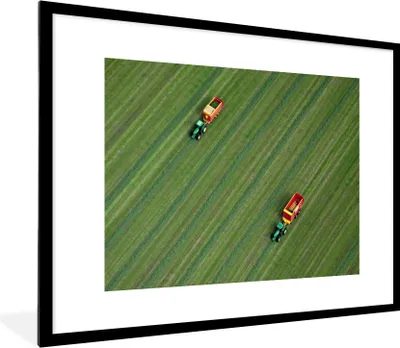 Produktbild von MuchoWow® Gerahmtes Poster Zugmaschine - Anhänger - Grün 80x60 cm - Poster mit Schwarzem Bilderrahmen Wandposter Rahmen Foto Bilder - Schlafzimmer-Dekorationen - Fotoposter