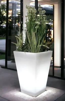 Produktbild von Großer LED Blumenkübel 69,5 x 45 cm beleuchtet RGB mit Fernbedienung Pflanzkübel modern Blumentopf Akku und Netzkabel Indoor § Outdoor