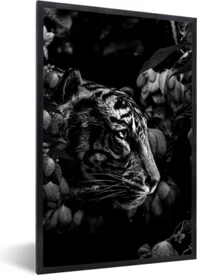 Produktbild von MuchoWow® Gerahmtes Poster Tiger zwischen den Blumen - schwarz und weiß 60x90 cm - Poster mit Schwarzem Bilderrahmen Wandposter Rahmen Foto Bilder - Kunst