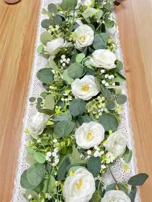 Image de Omgoods - Lot de 4 guirlandes de fleurs d'eucalyptus avec des roses blanches