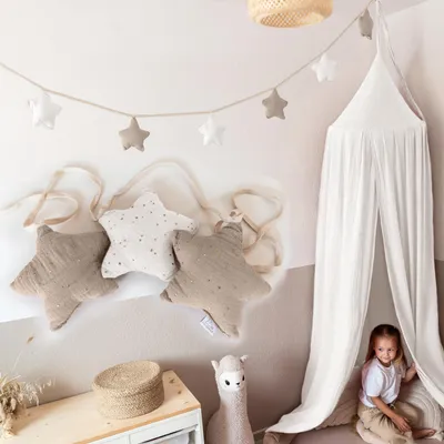 Productafbeelding van Sterrenslinger wit & lichtbeige met gouden applicatie - stoffen slinger 3 m