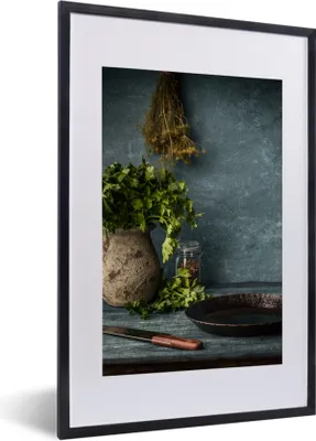 Produktbild von MuchoWow® Gerahmtes Poster Kräuter - Gewürze - Pfanne - Messer - Grau - Rustikal 40x60 cm - Poster mit Schwarzem Bilderrahmen Wandposter Rahmen Foto Bilder - Poster in Rahmen