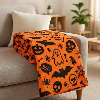 Produktbild von Unyqoos® Halloween Kuscheldecke 120×150 cm, Orange – doppelseitiges Polarplaid aus 100% Polyester, weich und warm mit Halloween-Motiv