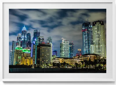 Produktbild von Großstadt bei Nacht– Wandbild mit Rahmen – Gerahmtes Bild  – Wanddekoration – 100x70 cm –  Weiß Rahmen