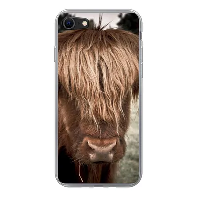 Produktbild von MuchoWow® Handyhülle Schutzhülle Hülle für iPhone 7 Schottischer Highlander - Baum - Gras Silikon Softcase Handy Hülle - Kartenhalter