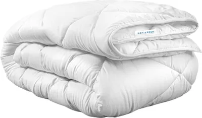 Produktbild von Schiesser Ganzjahresbettdecke Hygge | für Allergiker geeignet | leichte Steppdecke mit flauschiger Füllung | Sommer und Winter | 135x200cm