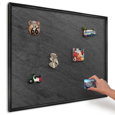 Produktbild von Magnettafel 80x60 cm mit schwarzem Rahmen - Magnetische Metalltafel, Magnetpinnwand zur Wandmontage für Wohnzimmer, Küche, Flur, Kinderzimmer und Büro - Schwarze Textur