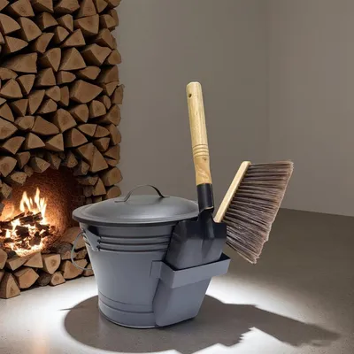 Produktbild von Ascheeimer aus Metall für den Kamin mit Deckel, Schaufel und Besen