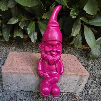 Produktbild von Gartenfigur Gartenzwerg Kantensitzer Lila 18 cm