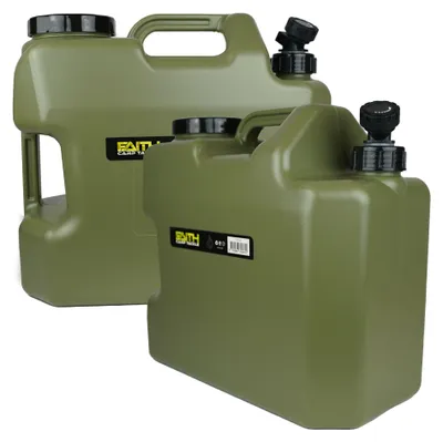 Obrázek produktu pro Vodní kanystry Faith Carp Tackle s kohoutkem – 18 l – 2 ks – zelený polyethylen – vodní nádrž – nádoba na vodu – kanystr na vodu – dávkovač vody – kohoutek – s výpustním kohoutkem
