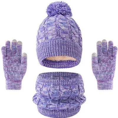 Productafbeelding van Set van 3 kinderkledingstukken: regenbooggebreide muts met fleece, en een paar sokken