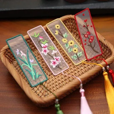 Produktbild von Stickerei-Set 16,5 cm Blumen mit Lesezeichen und Pinsel