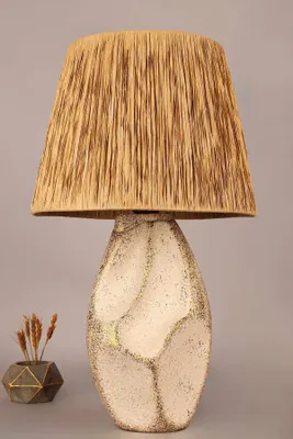 Produktbild von Opviq, Hochwertige Tischlampe mit Keramikkörper, Beige, 50 cm hoch | Metall-/Rafia-Kappe, Durchmesser: 33 cm, Höhe: 15 cm | Ideal für Boho- und rustikale Wohnräume, Kabel 150 cm.