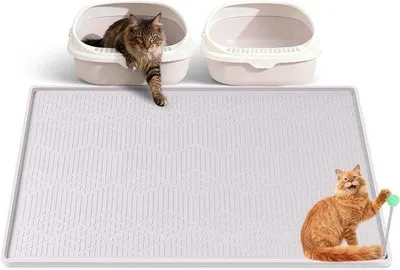 Produktbild von Famanu Katzenstreu-Matte mit Spielball - 96 x 63 cm - wasserfest und leicht zu reinigen - weiß