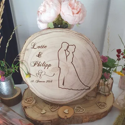 Produktbild von Baumscheibe mit Gravur 30 cm Brautpaar Namen und Datum Hochzeit Jahrestag