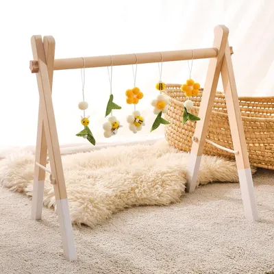 Produktbild von Omgoods – Holzlicher Spielbogen für Babys mit abnehmbaren Spielzeugen