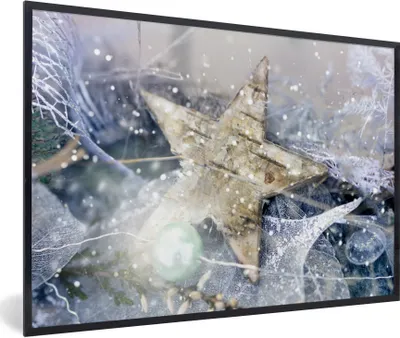 Produktbild von MuchoWow® Gerahmtes Poster Ein Weihnachtsstern mit schwarzem Eis 60x40 cm - Poster mit Schwarzem Bilderrahmen Wandposter Rahmen Foto Bilder - Printing - Wanddeko Schlafzimmer