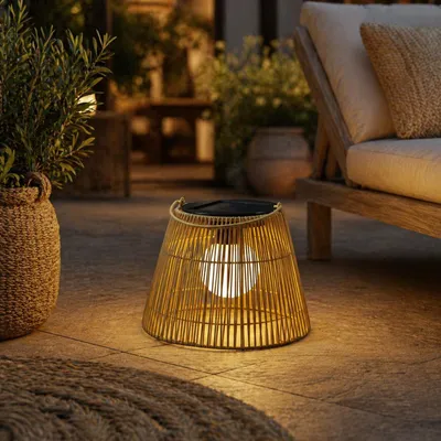 Produktbild von LED Solar Laterne/Hängeleuchte - Rattanoptik  - warmweiße LED - H: 22cm - Lichtsensor - natur