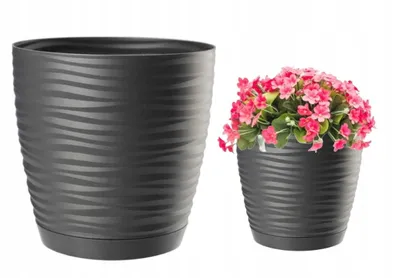 Zdjęcie produktu dla Okrągła plastikowa doniczka w kolorze antracytowym z podstawą 17x15,4 cm