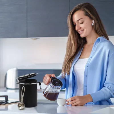 Produktbild von Joeji's Kitchen Kaffeebehälter - luftdicht Edelstahl - 1800 ml - Kaffeebohnen - Aromaschutz - Frische - Maßlöffel schwarz Kaffeepads Aufbewahrungsdose