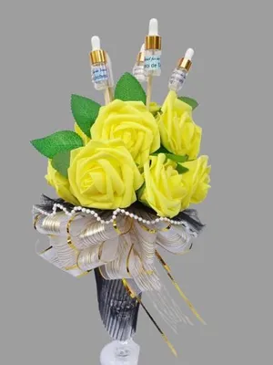 Produktbild von GKA Handgemachtes Blumenbouquet gelbe Rosen mit 5 Stück reines französisches Parfümöl Monoi de Tahiti Frangipani Maiglöckchen Rose Rosenstrauß Parfüm