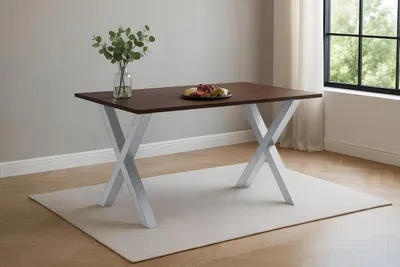 Produktbild von Esszimmertisch Rita | 120 x 80 cm | Akazienholz massiv | Kastanienfarbig | Schweizer Kante | X-Gestell Metall Silber | pflegeleichter Esstisch/Holztisch für Esszimmer & Küche