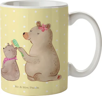 Produktbild von Mr. & Mrs. Panda Keramiktasse Bär Kind - Gelb Pastell - Geschenk, Familie, Kaffeebecher, Pott, Tochter, Muttertag, Kaffeepott, Becher, Teetasse, Mutti, Mama, Tasse
