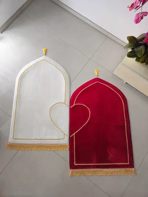Produktbild von NEVONE Gebetsteppich für Paare , Seccade çiftler , dick, weich und knieschonend. Herzform gestickt. 110 cm x 70 cm