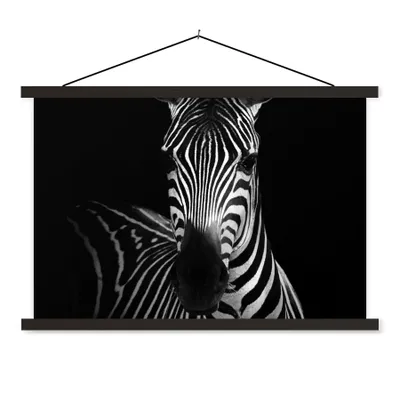 Produktbild von MuchoWow® Textilposter Zebra - Schwarz - Weiß - Tiere 60x40 cm mit schwarzem Rahmen - Hölzernes