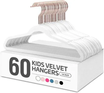 Produktbild von Famanu Kinderkleiderbügel aus Samt - Set von 60 Stück - ultradünn und rutschfest - mit goldenen Haken - weiß - nachhaltig und platzsparend