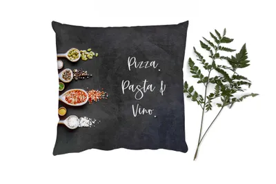 Produktbild von MuchoWow® Zierkissen Sofakissen Wohnzimmer Dekokissen 50x50 cm Pizza. Pasta und Wein. - Zitate - Lebensmittel - Gewürze - Sprichwörter - Komfort - Sofakissen