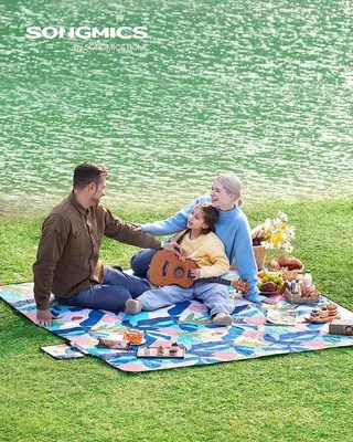 Immagine prodotto di Telo da picnic Unyqoos® 200 x 150 cm – grande telo impermeabile in poliestere per campeggio, lavabile in lavatrice e pieghevole, con motivo a foglie colorate, ideale per parchi e spiagge