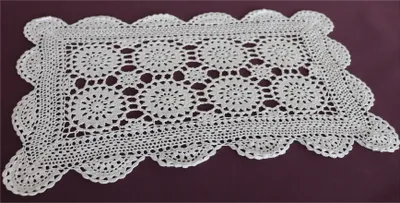 Produktbild von Vollhäkel-Tischläufer Häkeldecke Spitzendeckchen  Handarbeit Vintage 100% Baumwolle 30 x 45 cm weiß