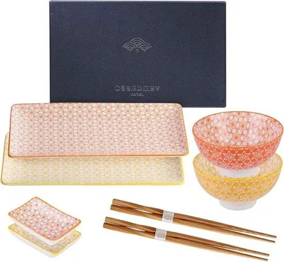 Zdjęcie produktu dla Porcelanowy zestaw do sushi w stylu japońskim – 2 talerze do sushi – 2 miseczki – 2 miseczki na sos – 2 pary bambusowych pałeczek – pudełko prezentowe – prezent z sushi – 8-częściowy – czerwony i pomarańczowy