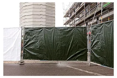Produktbild von Bauzaunplane - Bauzaunblende - 1,76 m x 3,41 m - schwer entflammbar B1 schwarz