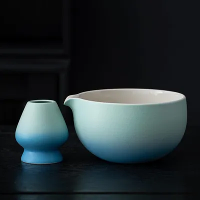 Produktbild von Japanische Matcha-Schüssel aus Keramik 530 ml blau-weißer Farbverlauf