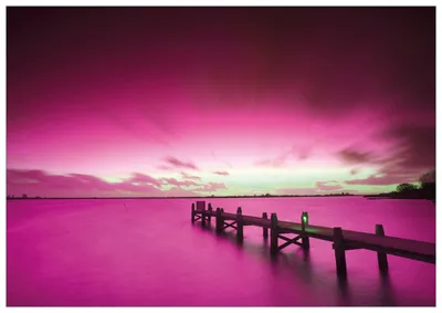 Produktbild von Wallario Premium Glasbild, freischwebende Optik, kräftige Farben, Größe 100 x 70 cm Motiv Steg bei Abenddämmerung -Himmel bei Nacht  Lila gefärbt