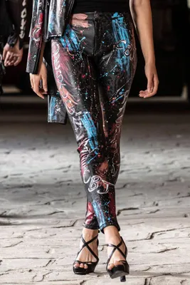 Produktbild von WD487 Damen Röhrenhose im trendigen Print-Design