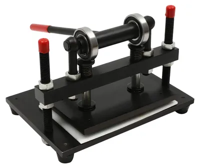 Image de Machine de gaufrage en cuir - Machine manuelle de découpe et de gaufrage - Plaque de gaufrage de 26 x 16 cm - Course de 15 mm - Construction robuste - Noir