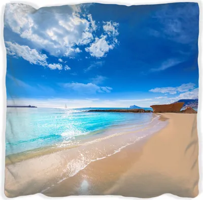 Produktbild von Wallario Premium Kissen, weiche Oberfläche, mit Motiv Traumstrand unter blauem Himmel, Größe: 60 x 60 cm, mit weißer Rückseite